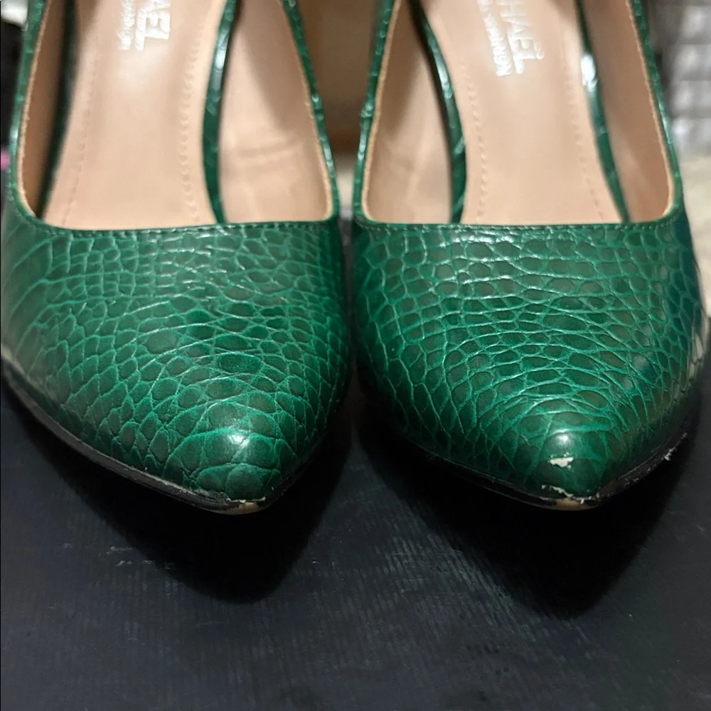 Michael Shannon Emerald Green Croc-Embossed Stiletto Pumps - Picture 3 of 8